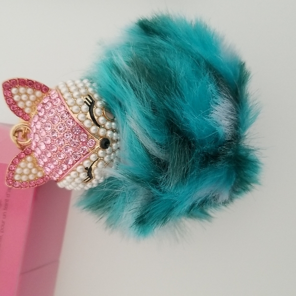 Lot of 6 items for makeup and keychain bundle gift set - Picture 6 of 8